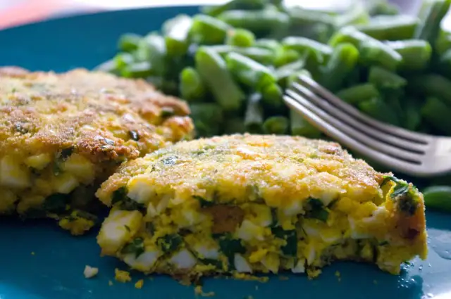 Najlepsze pomysły na wykorzystanie ugotowanych jajek: 12 sprawdzonych dań