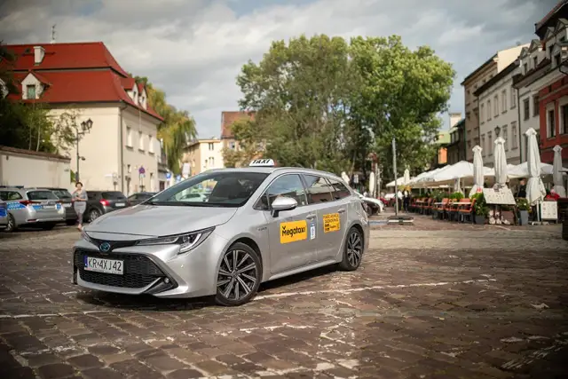 Weekendowy transport w Krakowie: sprawdź, jak Mega Taxi ratuje Ci czas i nerwy