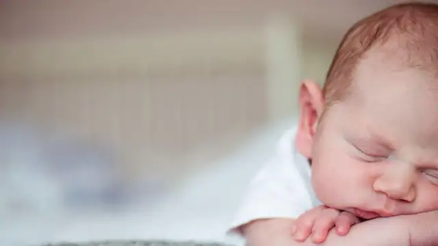 Co na odstające uszy u niemowlaka – skuteczne metody i porady dla rodziców