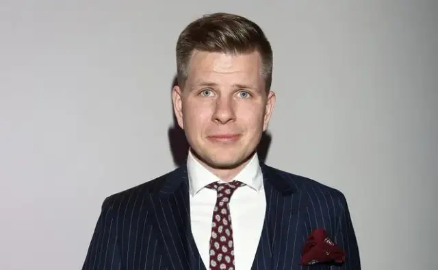 Filip Chajzer wiek – zaskakująca prawda o jego urodzinach i karierze