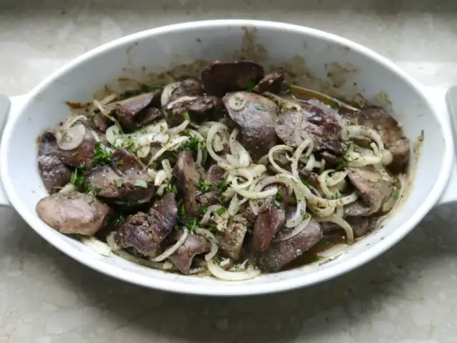 Czy wątróbka drobiowa jest naprawdę dietetyczna? Wartości odżywcze i fakty