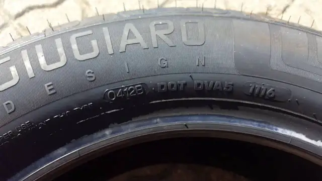 Jak sprawdzić rok opony samochodowej i uniknąć niebezpieczeństwa na drodze