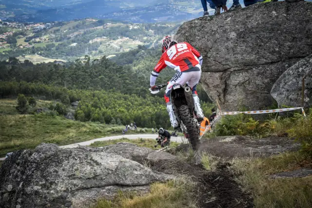 Super enduro co to jest i dlaczego warto go wybrać do jazdy?