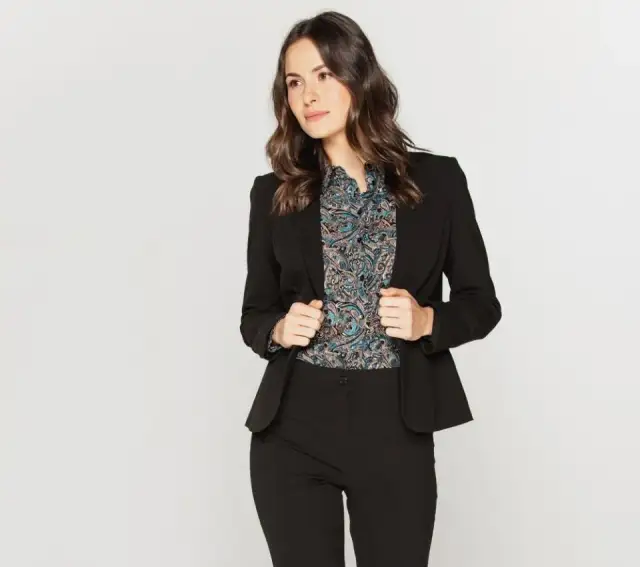 W co się ubrać do pracy? Kompletny poradnik profesjonalnego dress code'u