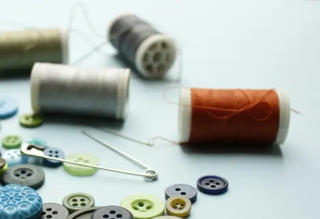 Jak zszyć spodnie: proste sposoby na trwałe naprawy i poprawki