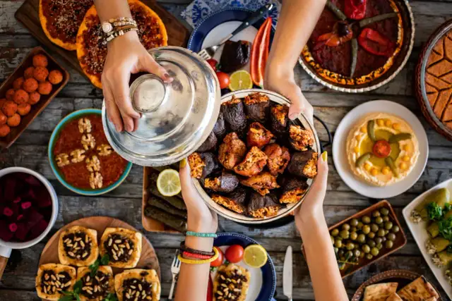 Odkrywamy pikantne smaki Turcji: Popularne ostre potrawy, które warto spróbować