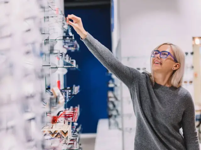 Ile kosztują oprawki do okularów? Sprawdź ceny i uniknij przepłacania!