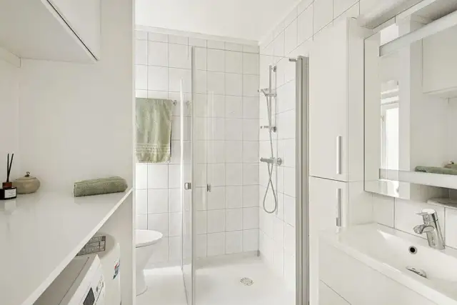 Jak urządzić małą łazienkę, aby stała się funkcjonalnym rajem?