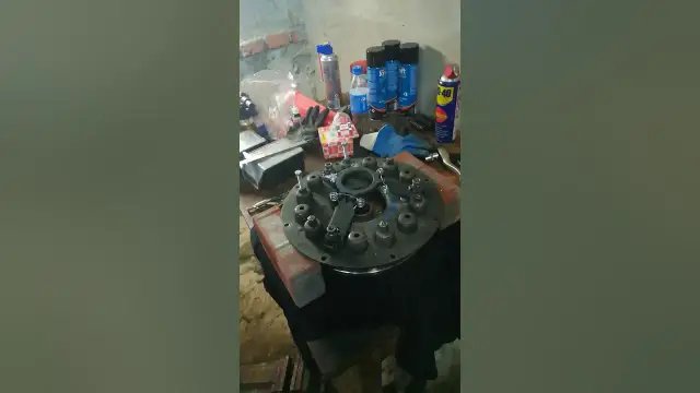 Jak wyregulować sprzęgło C-330 i uniknąć problemów z pracą ciągnika