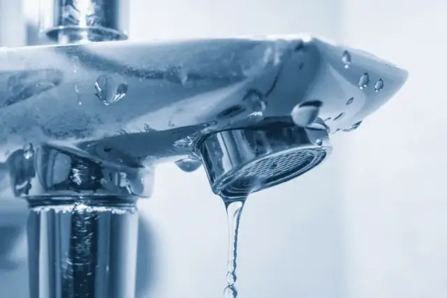 Jak naprawić kapiący kran: 6 prostych kroków do samodzielnej naprawy