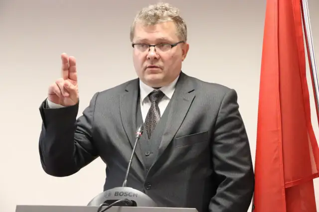 Kim jest starosta? Poznaj kluczową postać w administracji powiatowej