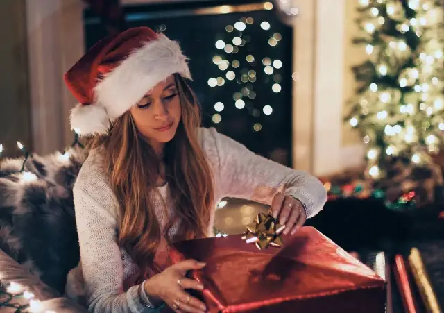 Najlepsze pomysły na prezenty pod choinkę, które zachwycą każdego
