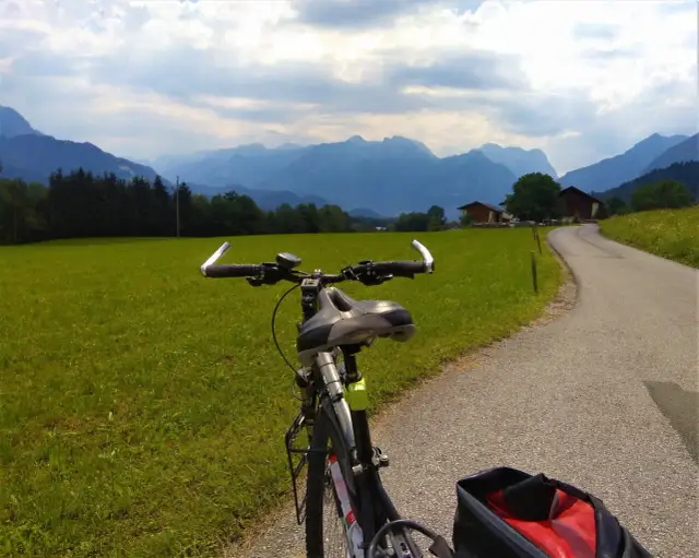 Jakie siodełko na długie trasy, by uniknąć bólu i dyskomfortu?