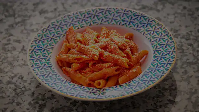 Penne pomodoro: prosty przepis na idealne włoskie danie makaronowe