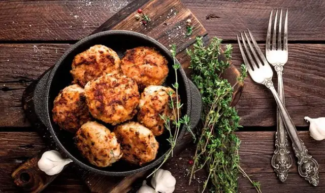 Jakie przyprawy do kotletów mielonych, aby były smaczniejsze i soczyste