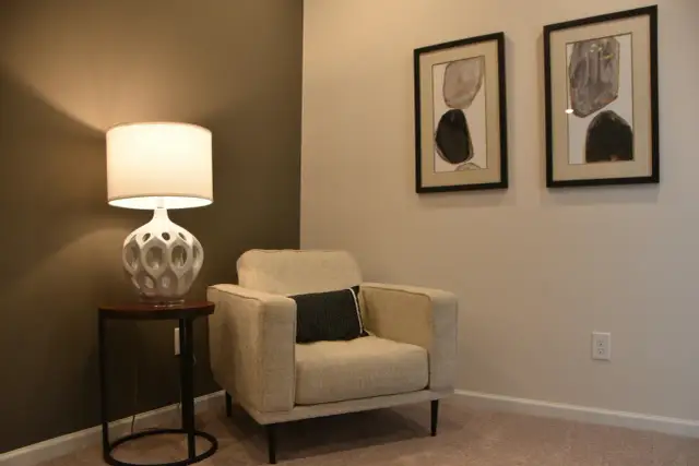 Kolory do salonu na sezon jesienno-zimowy – jakie barwy są modne?