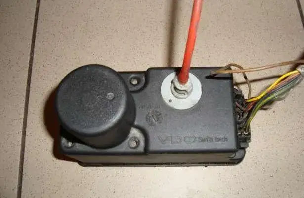 Gdzie jest pompka centralnego zamka w Golfie 3 - znajdź ją łatwo