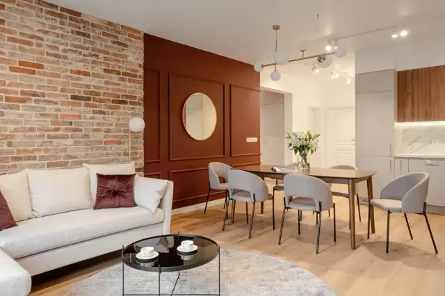 Jakie kolory ścian do czerwonej cegły sprawią, że pokój ożyje?