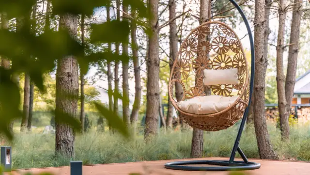 Jak zamontować fotel wiszący do sufitu - uniknij najczęstszych błędów