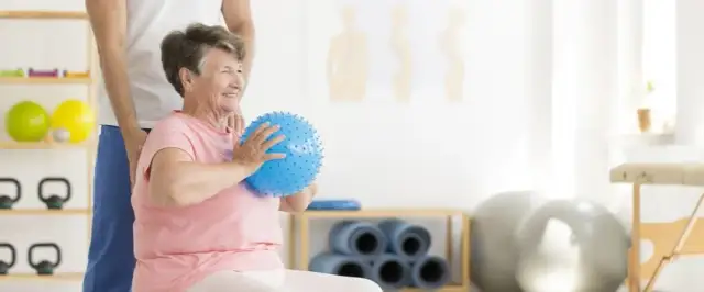 Jak rehabilitacja po udarze może przyspieszyć Twoją regenerację?