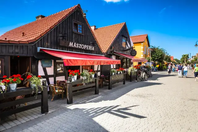 Najlepsze miejsca w Helu, gdzie zjeść – odkryj kulinarne perełki!