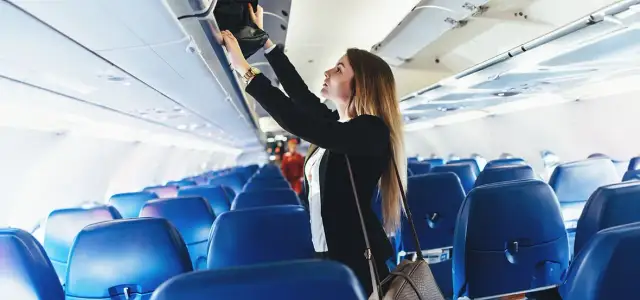 Ile ml perfum do samolotu? Odkryj limity i alternatywy dla podróżnych