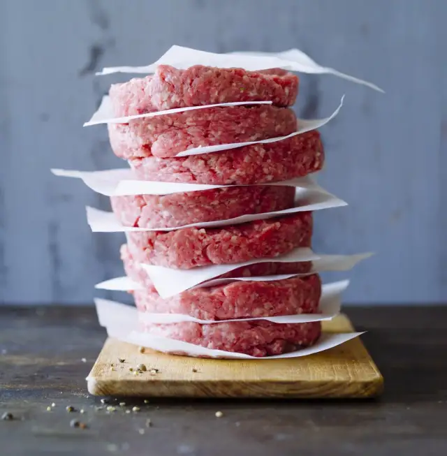 Jak przyprawić mięso na hamburgery, aby zachwycić smakiem