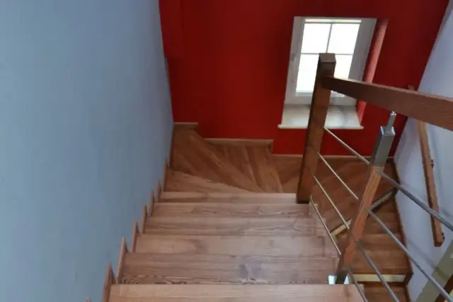 Jak zabezpieczyć schody drewniane: 7 skutecznych metod ochrony