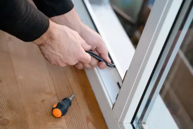 Jak skutecznie uszczelnić okna PVC? Sprawdzone metody i porady.
