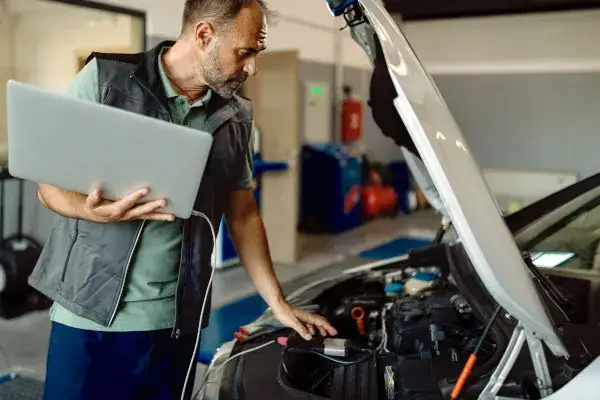 Jakie są korzyści z monitorowania parametrów auta w czasie rzeczywistym?