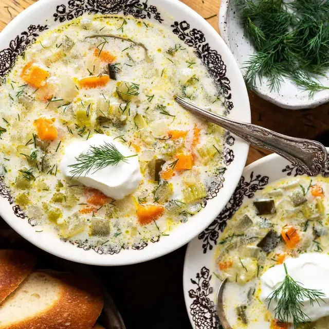 Zupa ogórkowa dla niemowląt – od którego miesiąca jest bezpieczna? Sprawdź teraz!