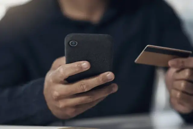 Czym różni się gra na platformie rozrywkowej na prawdziwe pieniądze od wersji darmowej