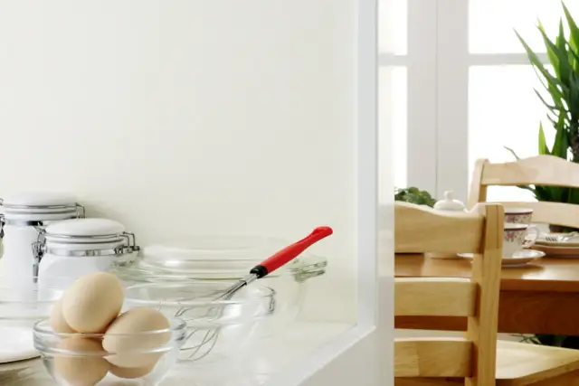 Czym skleić krzesło drewniane, aby naprawić je na zawsze?