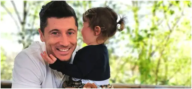 Ile dzieci ma Lewandowski? Zaskakujące fakty o rodzinie piłkarza