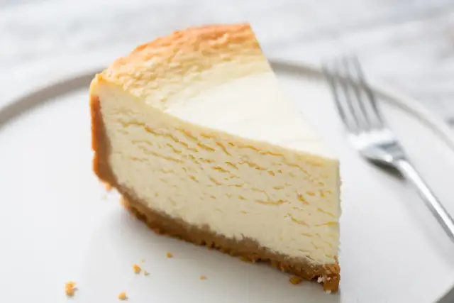 Sernik bez mąki czy wyjdzie? Sprawdź, co zrobić, by się udał