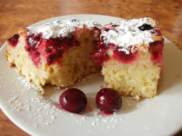 Pyszne ciasto z owocami z margarynà Kasia - przepis krok po kroku