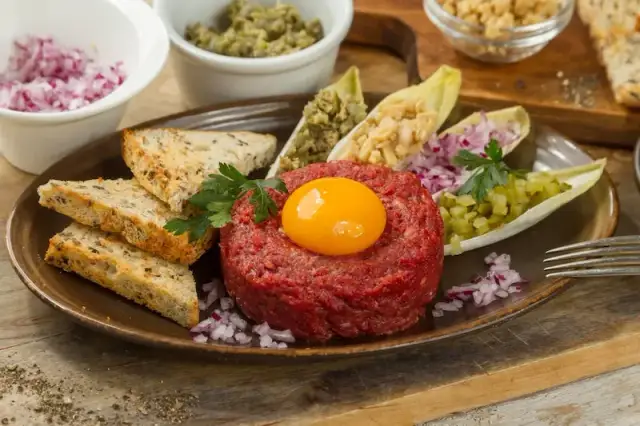 Jak zrobić tatara z wołowiny – idealny przepis na wyjątkową przystawkę