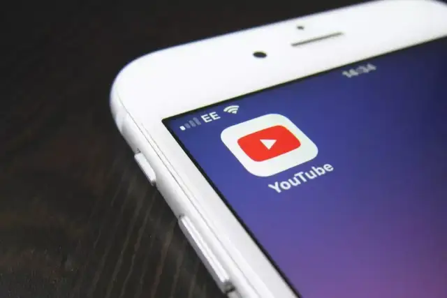 Jak słuchać YouTube Music w tle bez płacenia za premium?