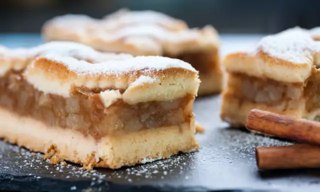 Czy szarlotka tuczy? Sprawdź kalorie i zdrowsze alternatywy