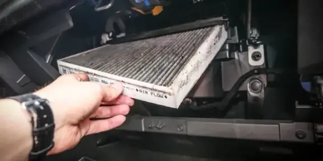 Gdzie dokładnie znajduje się filtr kabinowy w Jeep Commander? Sprawdź teraz!