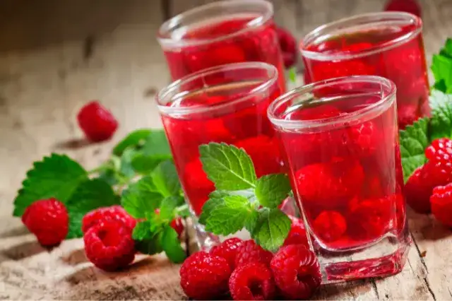 Czy woda z sokiem malinowym jest zdrowa? Odkryj prawdę o korzyściach
