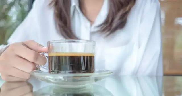 Kawa ile przed snem? Dowiedz się, jak uniknąć problemów ze snem