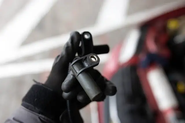 Jak sprawdzić czujnik położenia wału? Poradnik krok po kroku