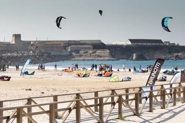 Kitesurfing w Polsce - Jak wybrać najlepszy spot i zaplanować wyjazd?
