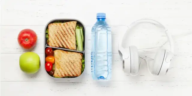 Co zabrać do jedzenia na długą podróż autokarem, aby uniknąć głodu