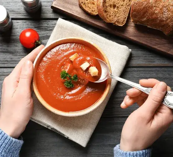 Ile kalorii ma zupa pomidorowa z ryżem? Sprawdź, co zyskujesz!