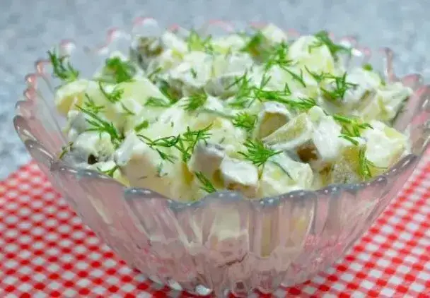 Sałatka ziemniaczana na grilla: Idealny dodatek, który zachwyci