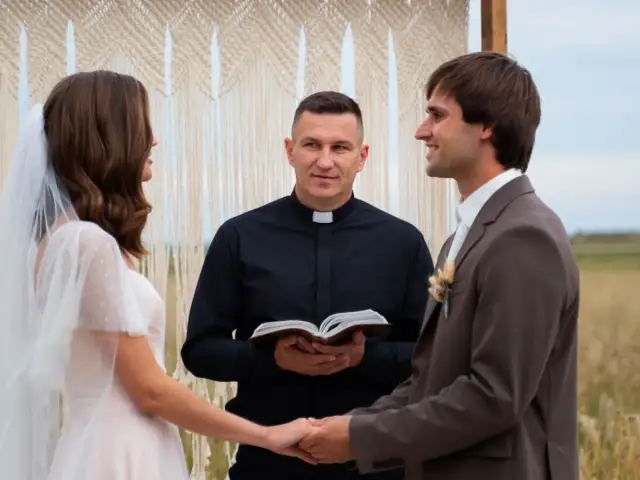Co ksiądz mówi na ślubie? Przebieg ceremonii krok po kroku