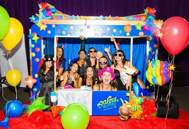 Jak zrobić fotobudkę samemu? Kompletny poradnik DIY i oszczędności!