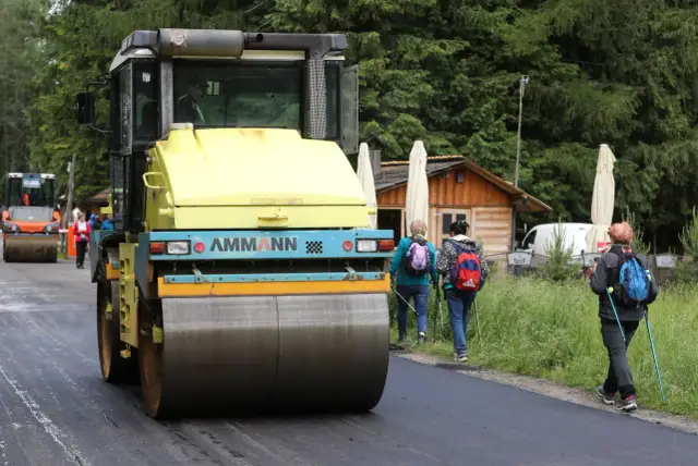 Stan drogi w Dolinie Chochołowskiej - nowy asfalt na trasie do Polany Huciskiej